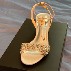 NWT Badgley Mischka gorgeous evening shoes Size 8